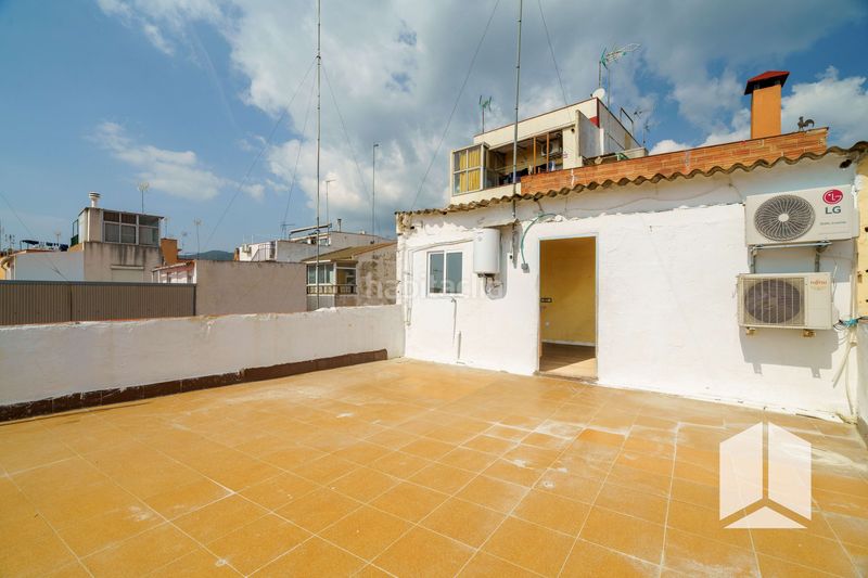 Foto 7f98d53b-966f-4c8b-91e2-182354622295. Casa aparellada amb aparcament a Vista Alegre Castelldefels