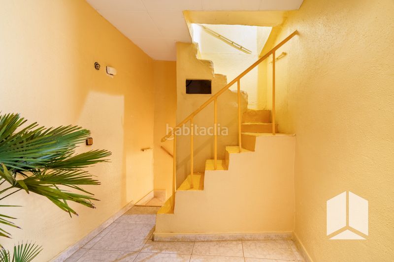 Foto b0b90664-ef2a-482a-9e5b-d3b281b6faec. Casa aparellada amb aparcament a Vista Alegre Castelldefels