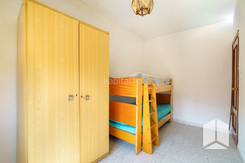 Foto b4e6ce0d-2539-4594-81b5-60584f066a91. Casa aparellada amb aparcament a Vista Alegre Castelldefels