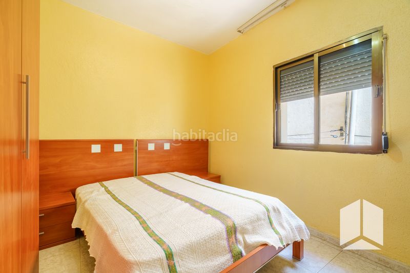 Foto b5a6423f-e9fa-4c92-a24c-ad715cee507b. Casa aparellada amb aparcament a Vista Alegre Castelldefels