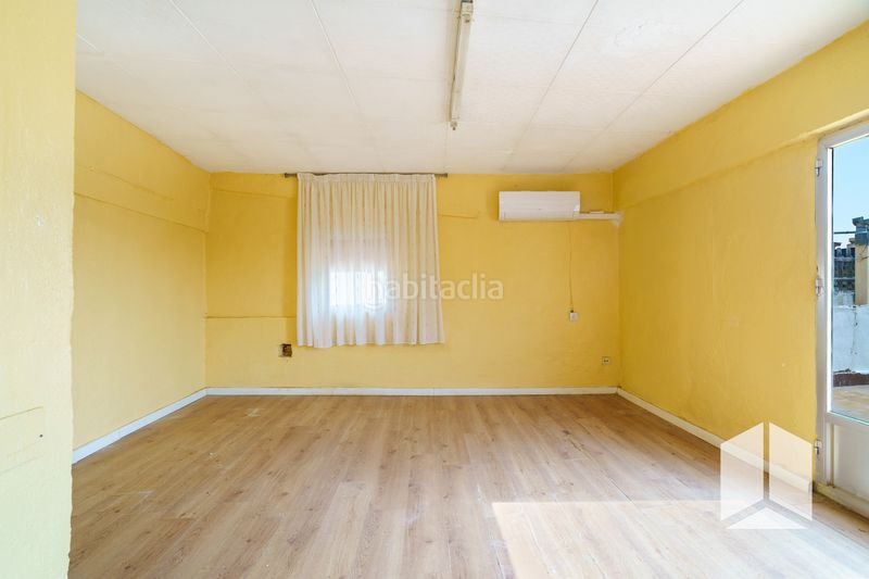 Foto bd062843-7667-4477-b20b-34936209ce4c. Casa aparellada amb aparcament a Vista Alegre Castelldefels