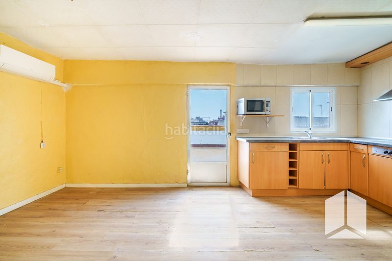 Foto c37d2f8c-c211-49ec-8989-0e853d49a5de. Casa aparellada amb aparcament a Vista Alegre Castelldefels