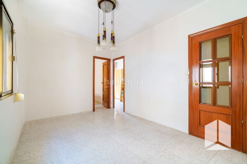 Foto ce1c60bf-81e7-414a-92ca-d60d50c47530. Casa aparellada amb aparcament a Vista Alegre Castelldefels