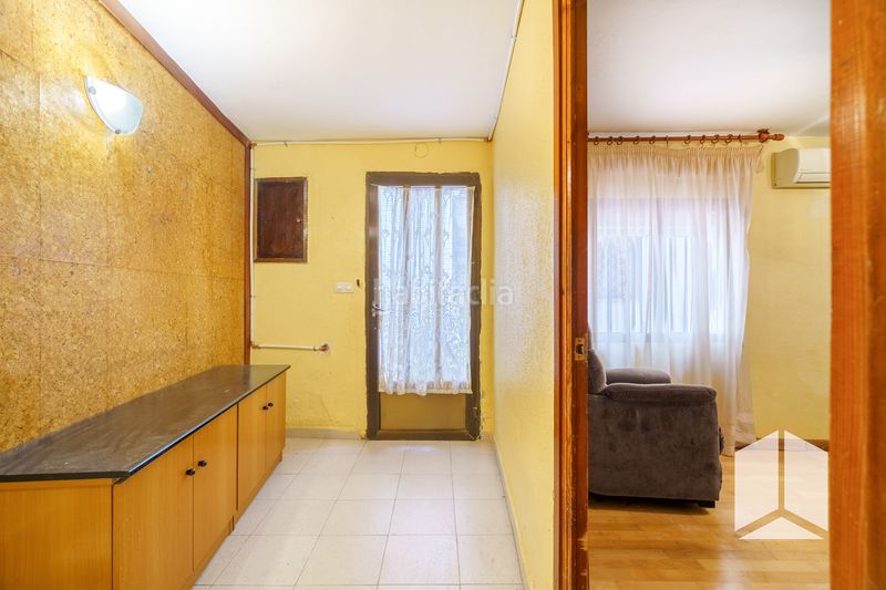 Foto d38222d4-a86f-48c2-a5f4-1ce4c546de4a. Casa aparellada amb aparcament a Vista Alegre Castelldefels