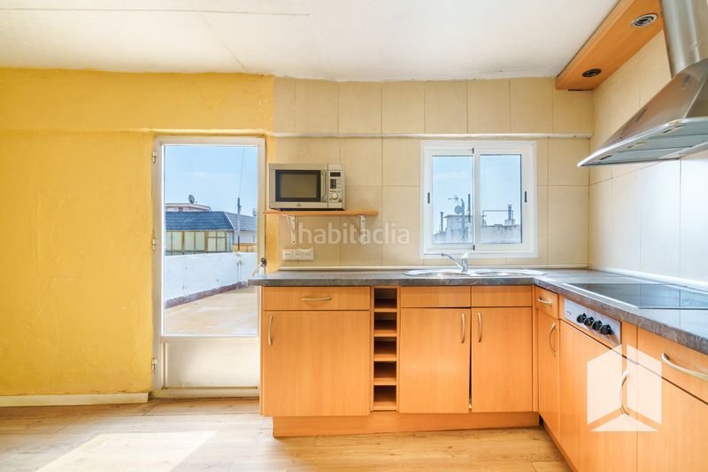 Foto e5777ced-bebb-4059-938d-5aa81a44a13f. Casa aparellada amb aparcament a Vista Alegre Castelldefels