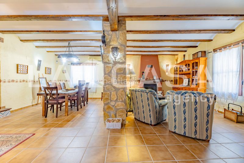 Foto a508a678-de58-4c74-aeae-93a49794f9e1. Casa a Requena