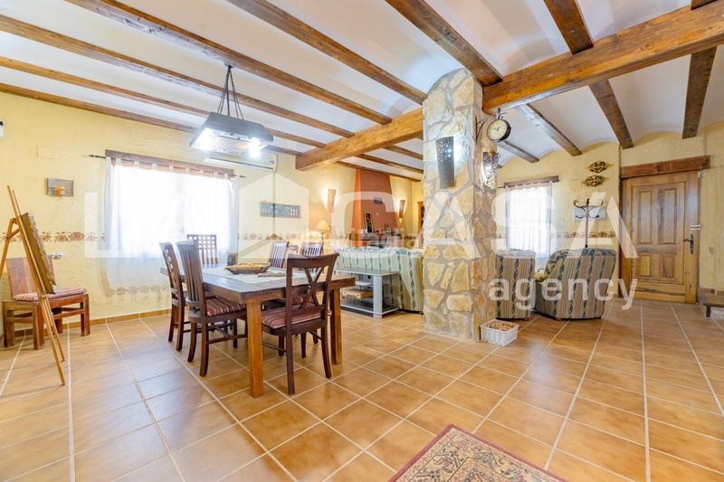 Foto e5e6f568-4c24-4467-84db-d2cefa92b498. Casa a Requena