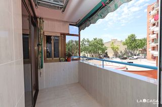 Pis  Carrer verge de la mercè. Ascensor tres habitaciones