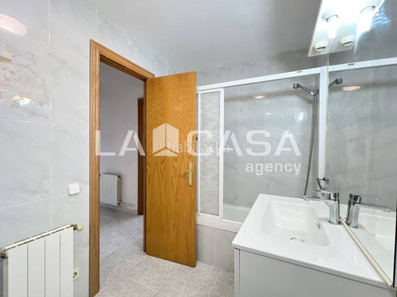 Foto fd4aaadc-e33e-4a15-bb4b-a50d43291f96. Pis a Llefià Badalona