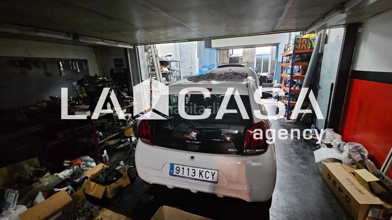 Foto 4a7b1d89-2bd2-4d6f-8bca-49ff86a66980. Local comercial a Prosperitat Barcelona
