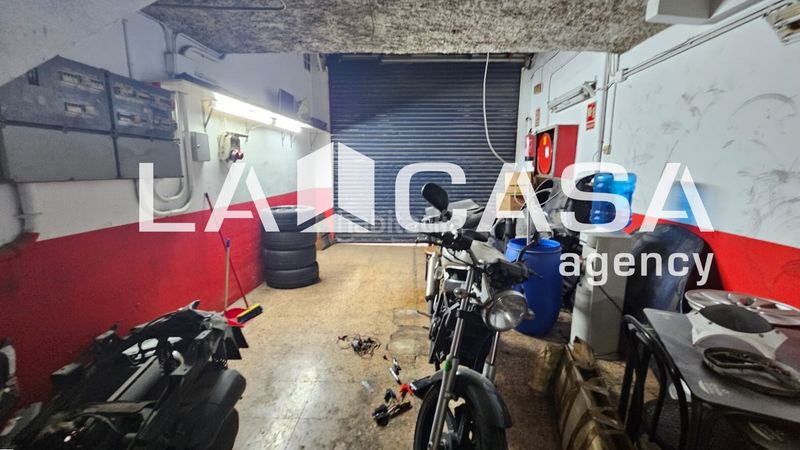 Foto a99387ca-c453-4fef-918c-a0de8d2e99bc. Local comercial a Prosperitat Barcelona