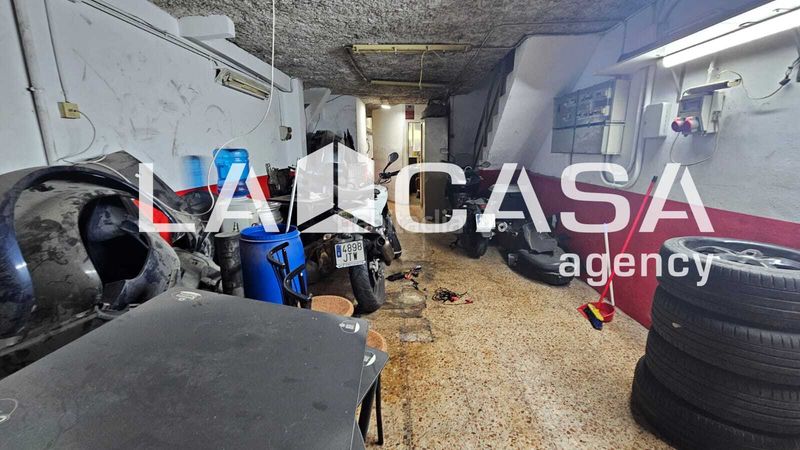 Foto df3d374d-6378-42be-adee-3b1f39a336da. Local comercial a Prosperitat Barcelona