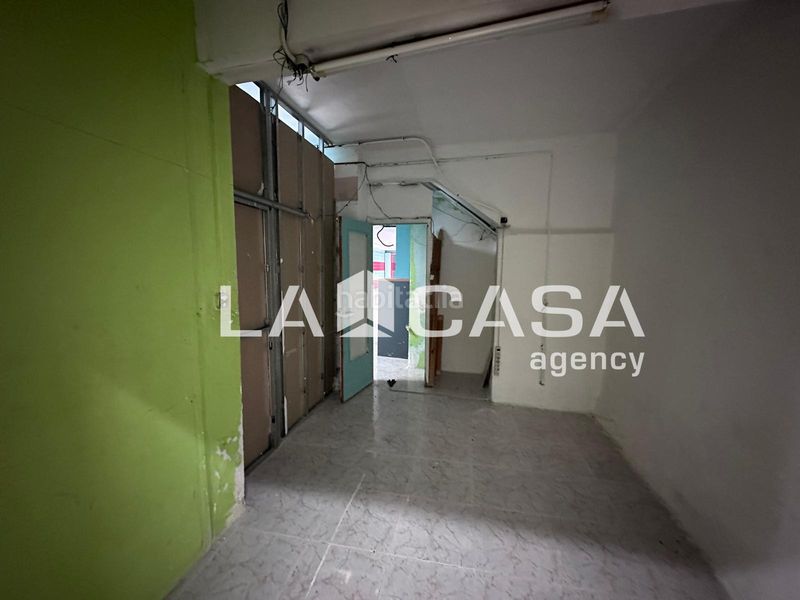 Foto 6d8be5b4-23aa-48a3-a438-e91aa3d97fd0. Local comercial a Prosperitat Barcelona