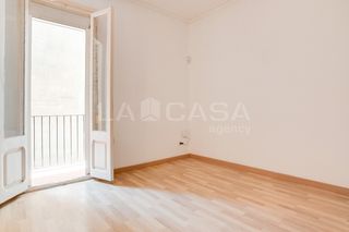 Pis  Calle sardenya. Tres habitaciones balcon