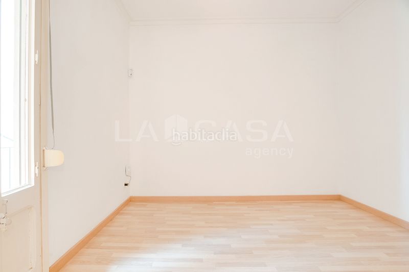 Foto b97350bc-2f1f-4d52-8a21-5af729dd8d6d. Pis amb calefacció a Sagrada Família Barcelona