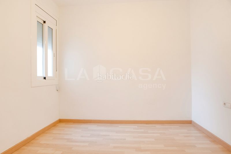 Foto c900e6fa-eb99-4f95-8b0d-5bd4e72aea9e. Pis amb calefacció a Sagrada Família Barcelona