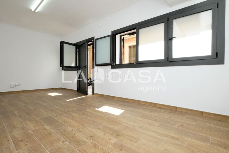Foto dccd9cc9-debe-4d39-b7f7-bcbe98616f19. Oficina a Guinardó Barcelona