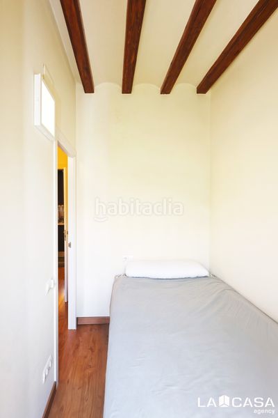 Foto 1a4b3e68-0d46-4964-a567-4bb0cdeff89c. Pis a Sant Antoni Barcelona