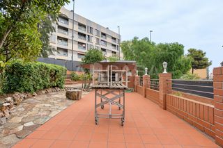 Planta baixa  Carrer de clara campoamor. Tres habitaciones dos baños