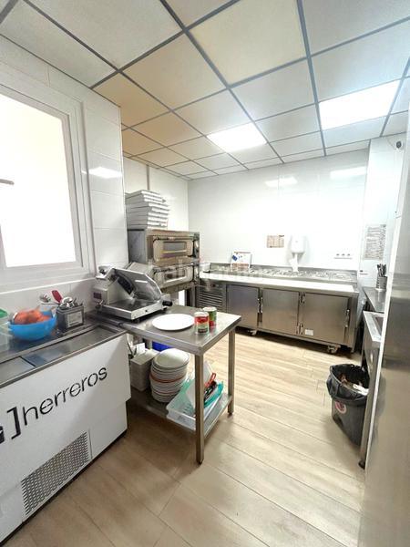 Foto 0e12623f-eb86-45e9-9f02-1307853bfb37. Locale commerciale in Piles