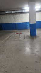 Parking coche  Carrer doedes. Vehículo medio