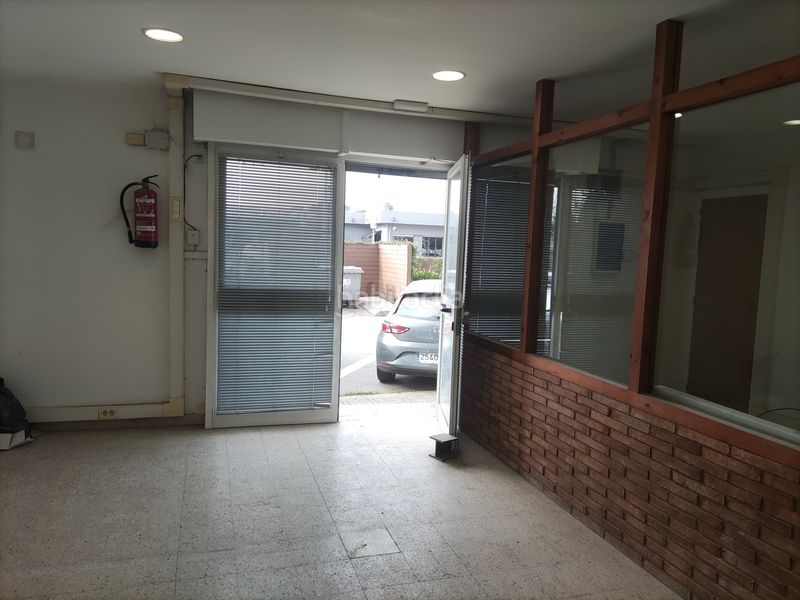 Foto 4e797e9e-3e11-463f-acfb-d0af1c2096a7. Local comercial a Roca del Vallès (La)