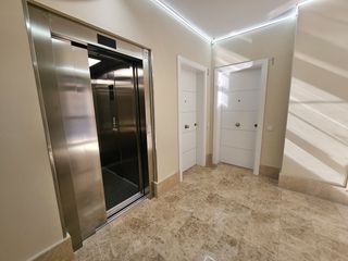 Planta baja en Carrer d'anselm clav� 67. Preciosa planta baja con patio se 100m2