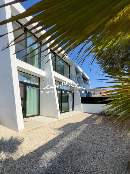 Foto 4465b3b7-7088-4296-8605-c188bc50a272. Casa bifamiliare con riscaldamento parcheggio piscina in Calp