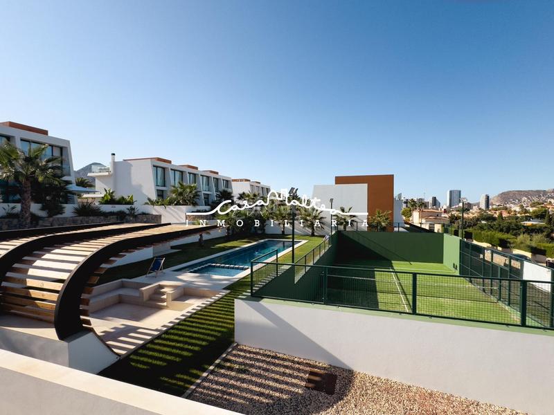 Foto b28acbc3-18e7-468a-874f-9064d3a19818. Casa bifamiliare con riscaldamento parcheggio piscina in Calp