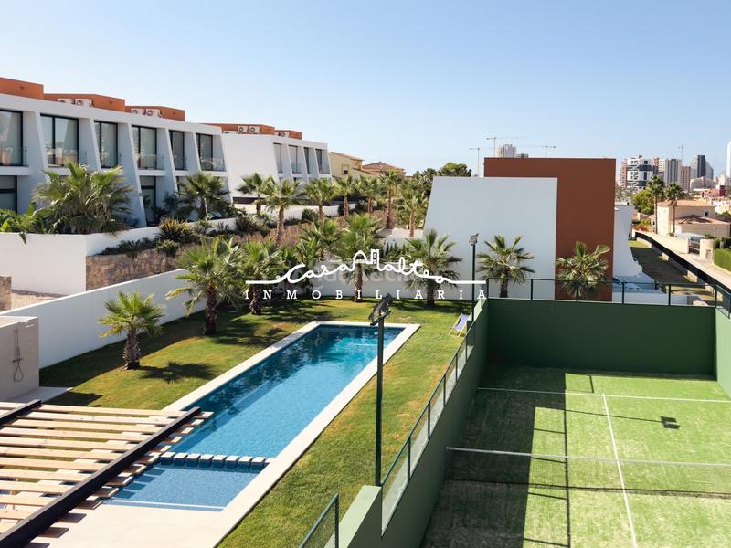 Foto cd2bd01a-f0ea-48d6-8eb7-4e70dbbfb064. Casa bifamiliare con riscaldamento parcheggio piscina in Calp