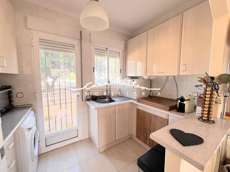 Foto a140f509-9c2e-45d0-b054-be6b71d67466. Chalet en venta chalet independiente con piscina comunitaria y aparcamiento en Polop