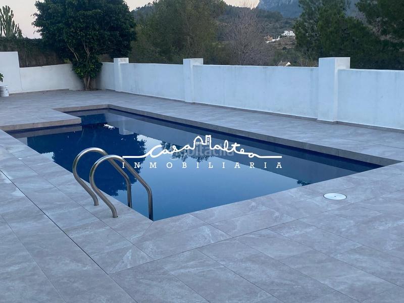 Foto 2382ce49-02dd-45c0-bd95-328cbbe77dd2. Casa adossada amb piscina a La Empedrola Calp