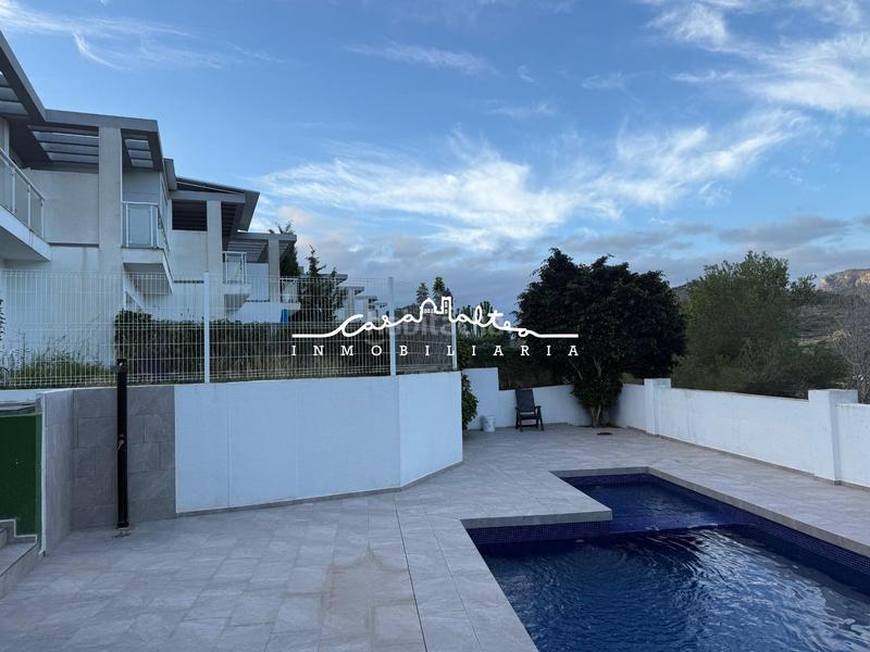 Foto 6232b1b3-9013-4d92-87b1-98a1bed57fa3. Casa adossada amb piscina a La Empedrola Calp