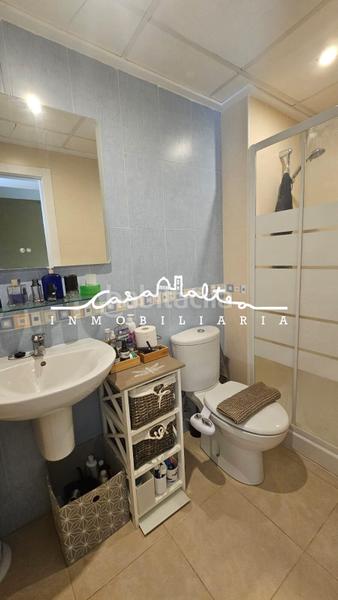 Foto 5d7c23fa-5dec-43ee-8c8a-631c876c6881. Casa amplio bungalow con vistas al mar y al peñón en urbanización Maryvilla e en Calp