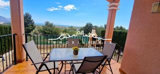 Chalet in Polop. Se vende luminosa y acogedora vivienda en la urbanización balcón