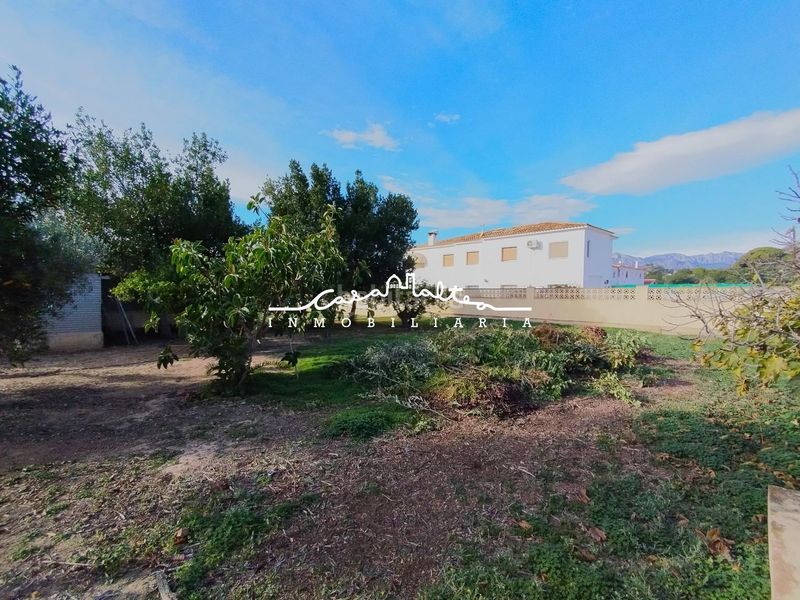 Foto 8ef70ae6-4863-4905-a2bf-3cabeaa44fe7. Casa amb calefacció aparcament piscina a Ador