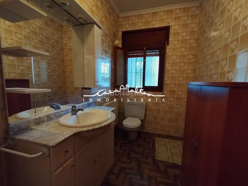 Foto d69a5784-ccc4-4c22-9eb5-c85749080678. Casa amb calefacció aparcament piscina a Ador