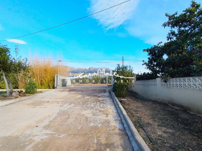 Foto e143db09-b807-45ec-9154-fc804f7d87eb. Casa amb calefacció aparcament piscina a Ador