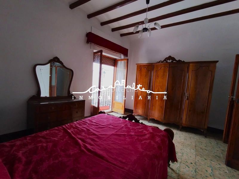 Foto bb6164af-bf27-4326-ad17-8c09f8d42ec6. Casa amb aparcament a Casco urbano Polop