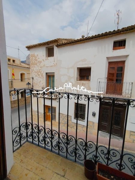Foto ea077d3a-249b-4f08-a41a-b08a1c4c66b0. Casa amb aparcament a Casco urbano Polop