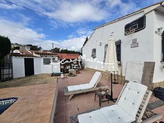 Casa pareada en Pueblo-Ubanizaciones. En venta chalet pareado en alfaz del pi