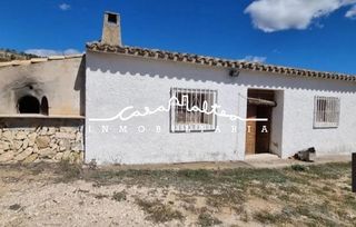 Casa in Relleu. Finca rústica en venta en relleu
