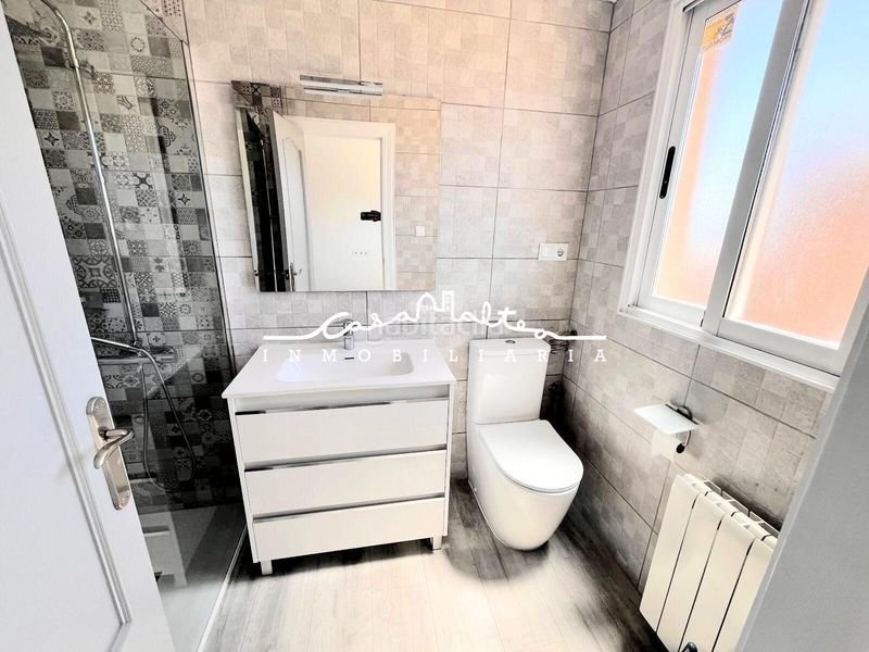 Foto 1bf0aeb6-4e00-4da0-a193-80bedfc81f7d. Apartament amb calefacció aparcament piscina a Urbanizaciones Benidorm