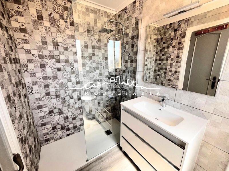 Foto 2b429e2b-b1da-48e2-93fb-08e6739fe526. Apartament amb calefacció aparcament piscina a Urbanizaciones Benidorm
