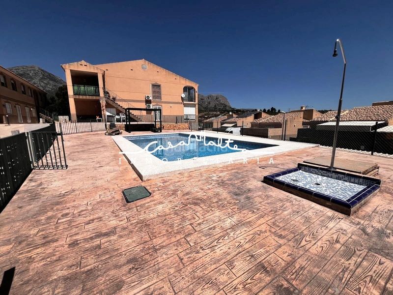 Foto 4e1c6c23-84f9-4c7e-a39e-0175892cfa3e. Apartament amb calefacció aparcament piscina a Urbanizaciones Benidorm