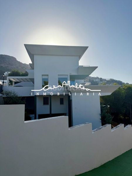 Foto 02f0e94a-058c-4d67-abbe-403d1f912f12. Miete chalet mit heizung parking pool in Altea hills Altea