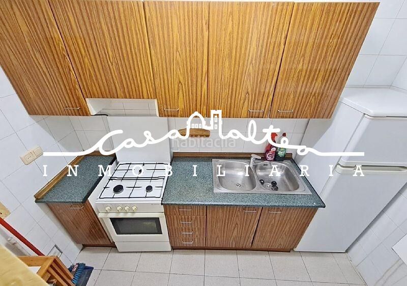 Foto b11f3ce9-cff3-4592-aa95-66fb4b520431. Apartamento en calle alferez navarro 9 céntrico con trastero en Polop