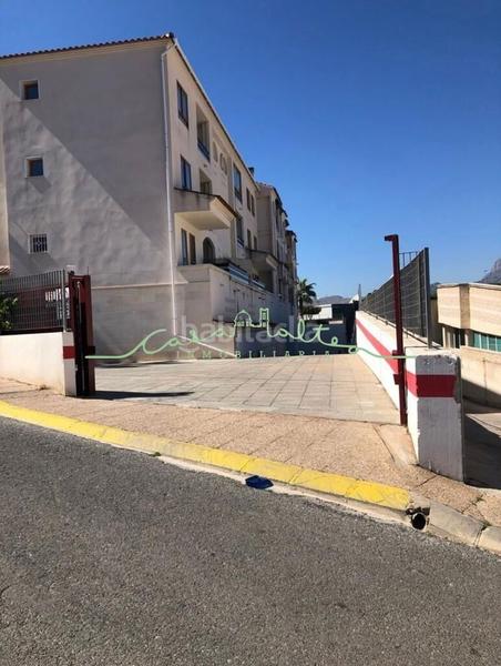 Foto edfba557-0ef1-4e0d-9f06-1850f6b8b1b1. Aparcament cotxe a L´Albir Alfàs del Pi (l´)