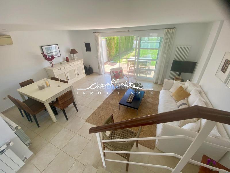 Foto f797ee52-82ca-452f-bff2-972d58ab2577. Zweistöckige wohnung mit heizung parking pool in Altea ciudad Altea