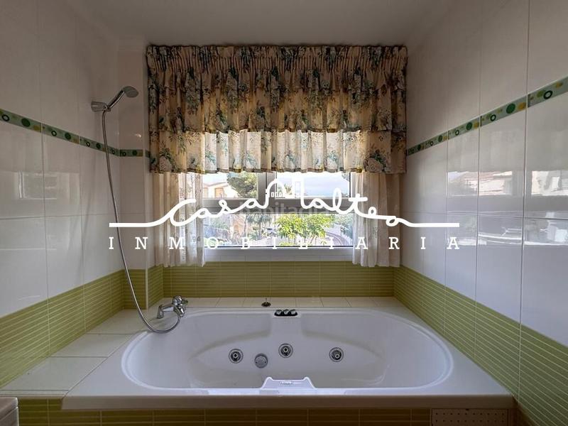 Foto a23c5d2f-d20a-42e6-af9d-bce8d336bac9. Chalet con parcheggio piscina in Altea la vella Altea